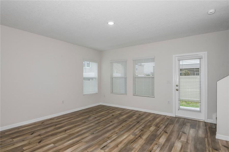 Spacious, unfurnished interior of a new home in Pasadena Woods, Dade City (Image 12).