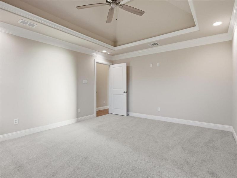 Spacious, unfurnished interior of a new home in , Tolar (Image 33).