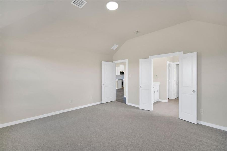 Spacious, unfurnished interior of a new home in The Preserve, Sherman (Image 16).