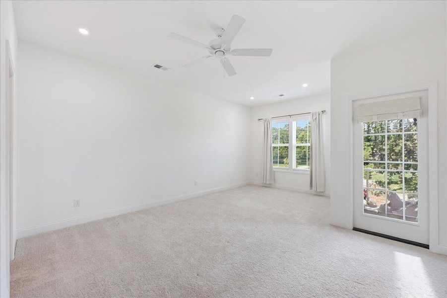 Spacious, unfurnished interior of a new home in , Summerville (Image 24).