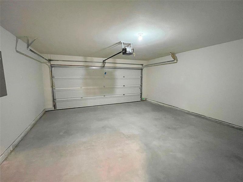 Spacious, unfurnished interior of a new home in Labein Villas, Greenville (Image 14).