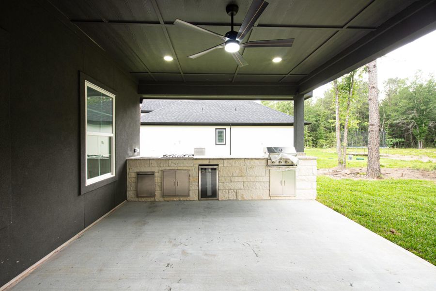 Exterior details and patio area of a home in , Dayton (Image 26).