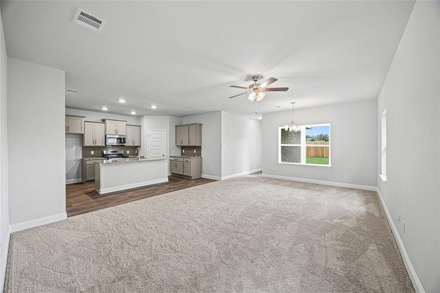 Spacious, unfurnished interior of a new home in Stonebrooke, Conroe (Image 10).