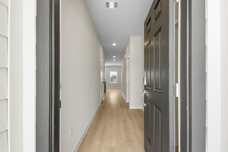 Spacious, unfurnished interior of a new home in Crockett Meadows, Conroe (Image 13).