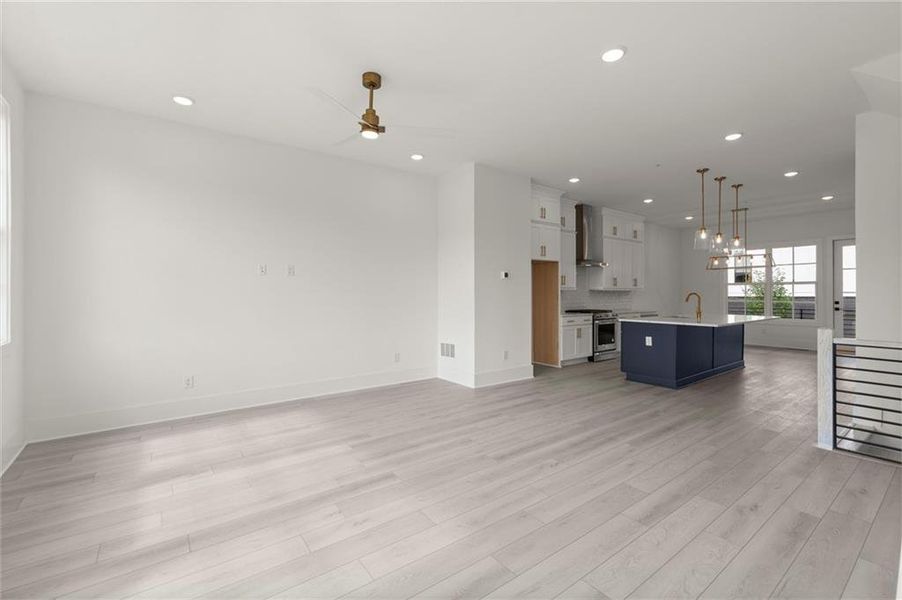 Spacious, unfurnished interior of a new home in , Alpharetta (Image 23).