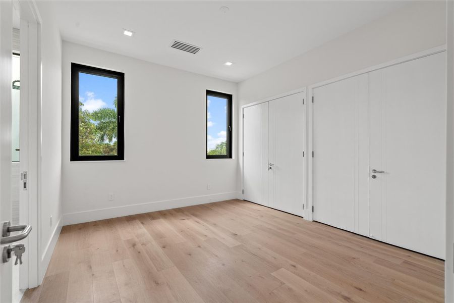 Spacious, unfurnished interior of a new home in , Pompano Beach (Image 30).