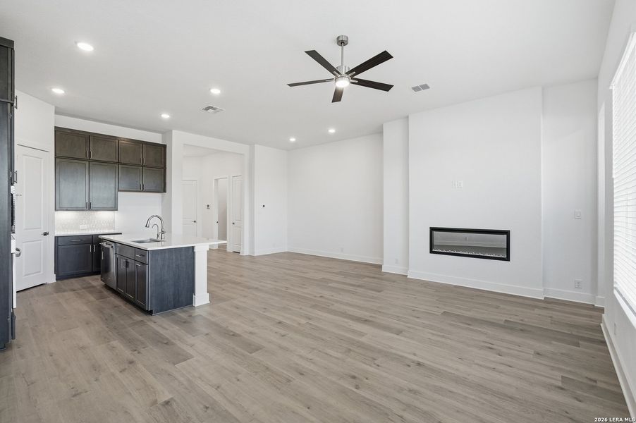 Spacious, unfurnished interior of a new home in Prominence, San Antonio (Image 22).