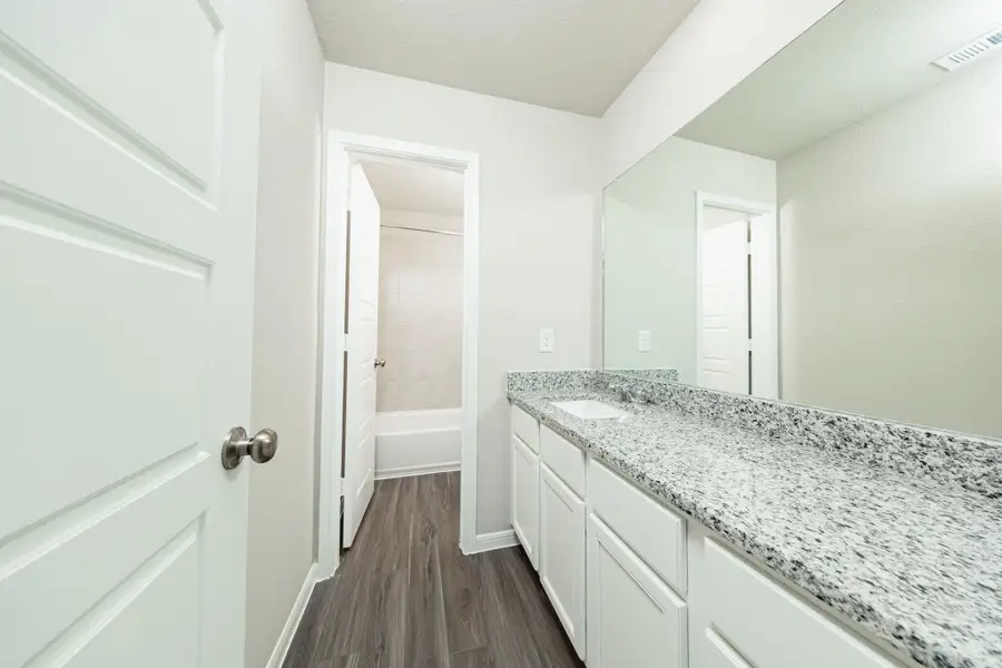 Furnished interior view inside a new home in Mackenzie Creek, Conroe (Image 7).