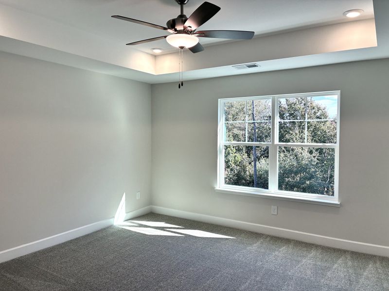 Spacious, unfurnished interior of a new home in Holly Ridge, Greenville (Image 15).
