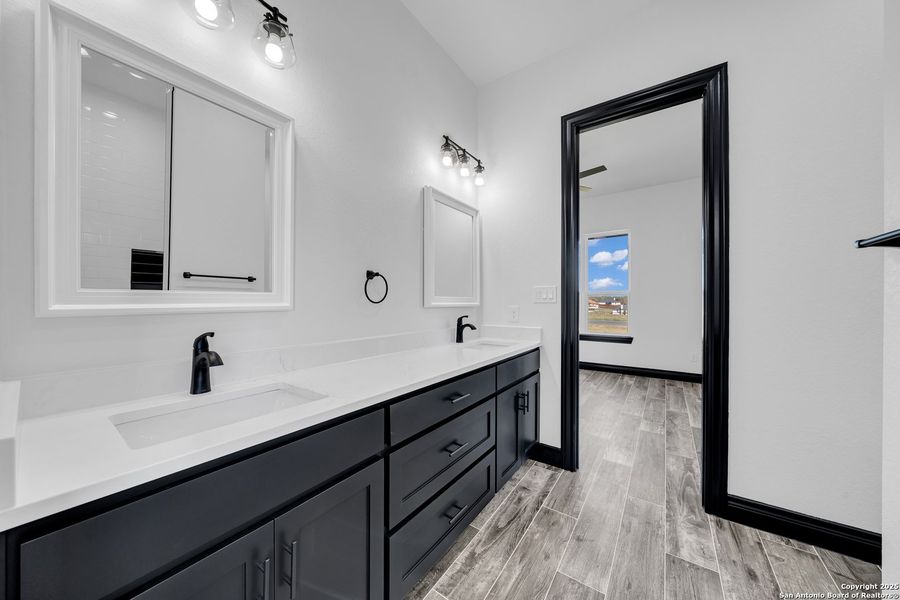 Furnished interior view inside a new home in , La Vernia (Image 34).