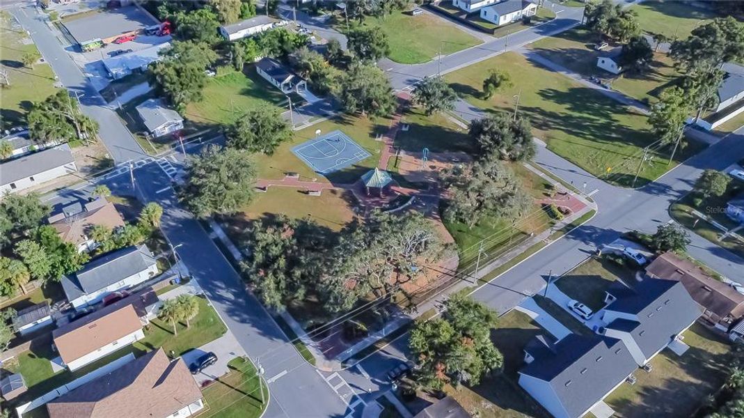 Community amenities in , Lakeland (Image 15).