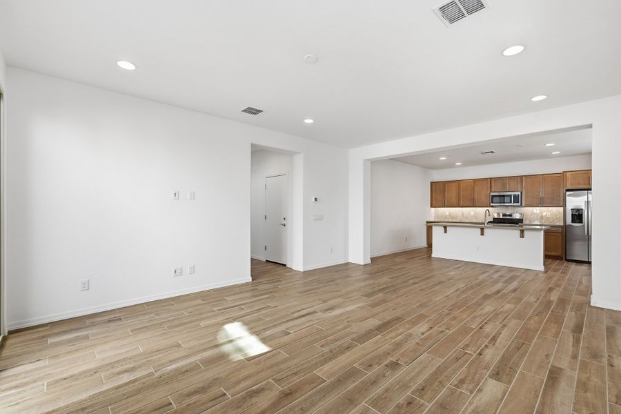 Spacious, unfurnished interior of a new home in Parkside, Avondale (Image 19).
