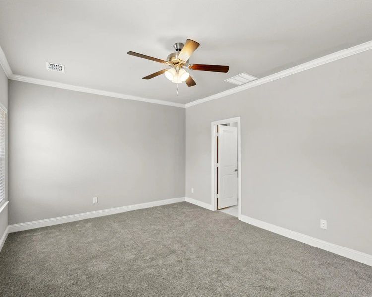 Representative unfurnished interior of a home built from the Nevada by BLUEHAVEN Homes in Lakepointe, Lavon (Image 22).