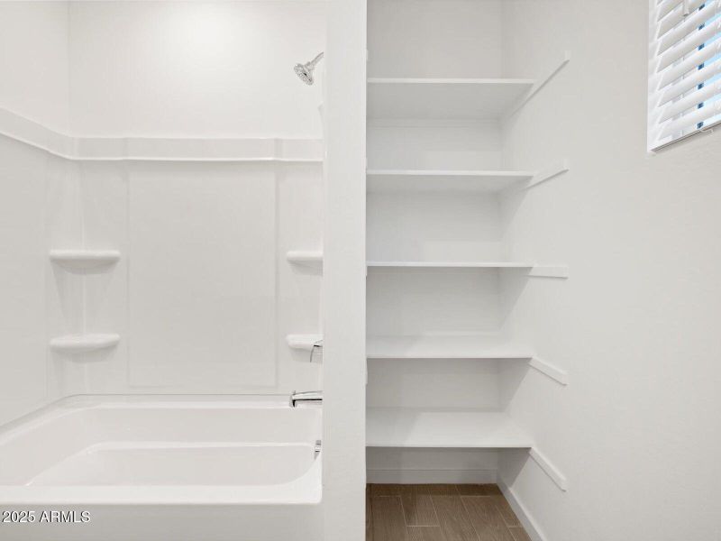 Bath 2 with Strage Bath 2 with Strage