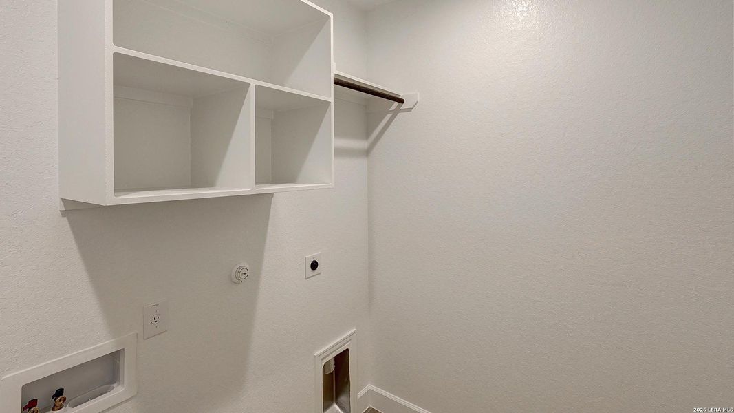 Spacious, unfurnished interior of a new home in Alsatian Oaks, Castroville (Image 17).