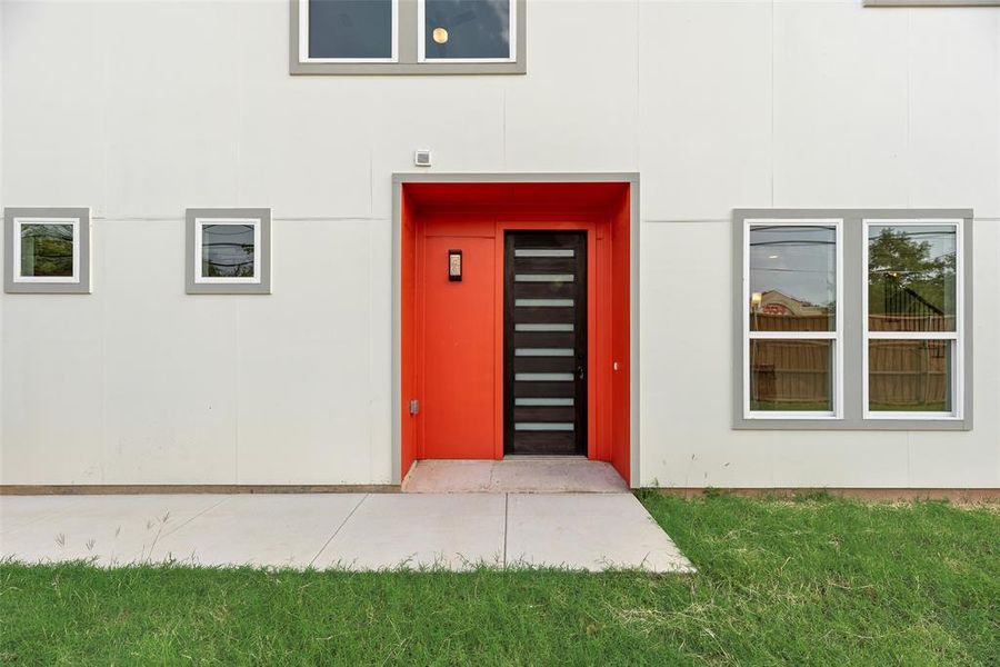Property entrance featuring a yard