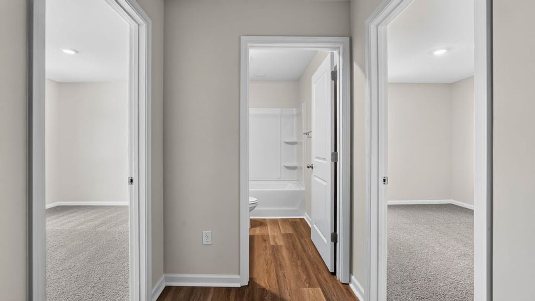 Spacious, unfurnished interior of a new home in Cedar Gap, Fountain Inn (Image 18).