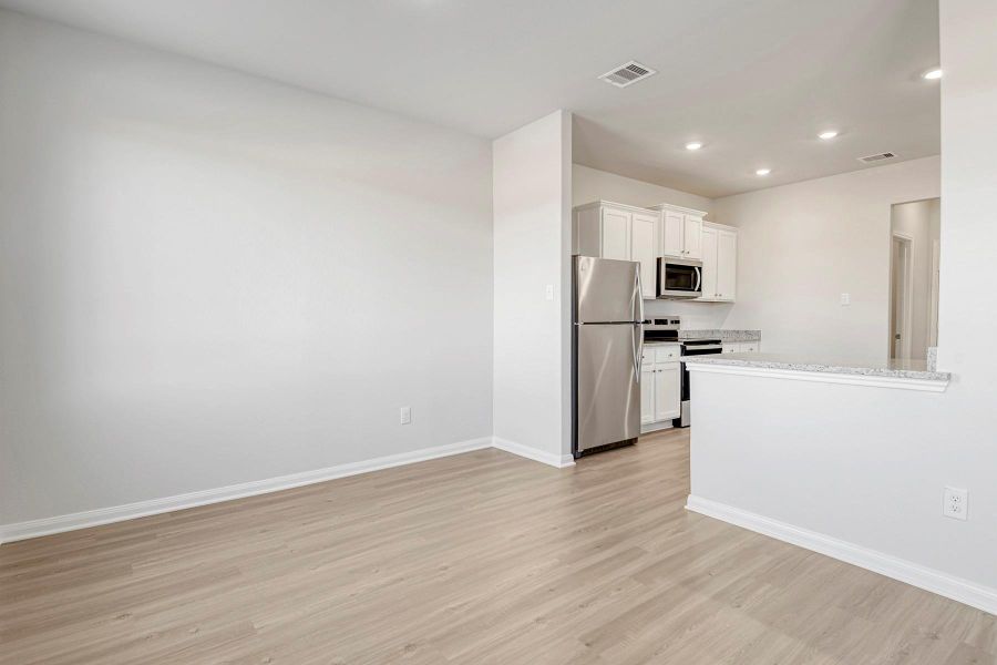 Spacious, unfurnished interior of a new home in Cypress Trails at Bauer Landing, Hockley (Image 8).