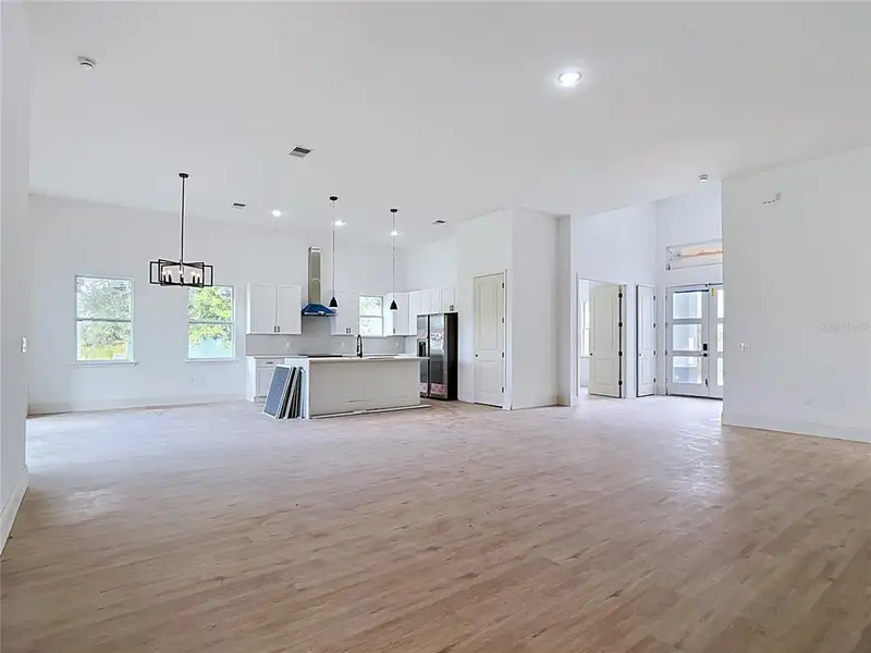 Spacious, unfurnished interior of a new home in , Port Charlotte (Image 20).