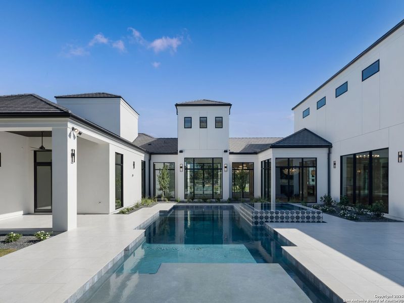 Exterior details and patio area of a home in , San Antonio (Image 29).