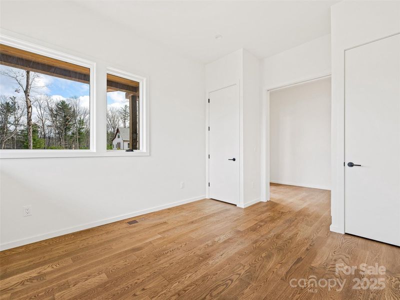 Spacious, unfurnished interior of a new home in , Asheville (Image 34).