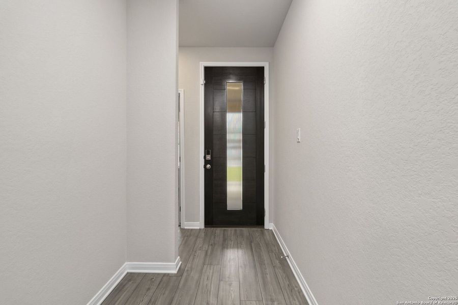 Spacious, unfurnished interior of a new home in Lark Canyon, New Braunfels (Image 19).