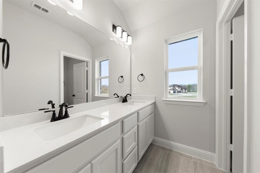 23. 3116 Goldfinch - 3RD Bath 23. 3116 Goldfinch - 3RD Bath