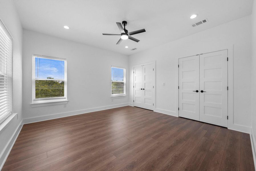 Spacious, unfurnished interior of a new home in , Granite Shoals (Image 20).