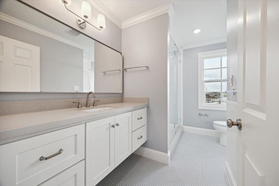 Full upstairs bathroom