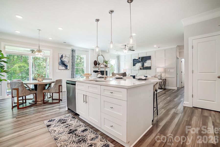Kitchen & breakfast area