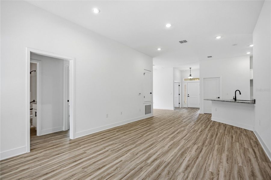 Spacious, unfurnished interior of a new home in Kirkland Farms, Alachua (Image 18).