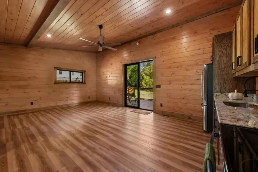 Spacious, unfurnished interior of a new home in , Blue Ridge (Image 45).