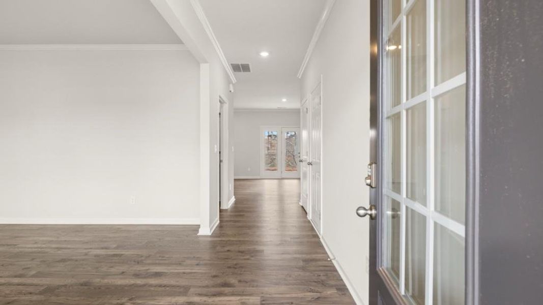 Spacious, unfurnished interior of a new home in Thompson Ridge, Dallas (Image 14).