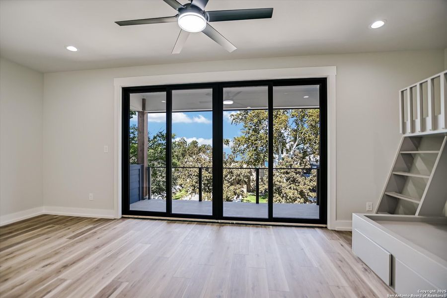 Spacious, unfurnished interior of a new home in , Kingsland (Image 19).