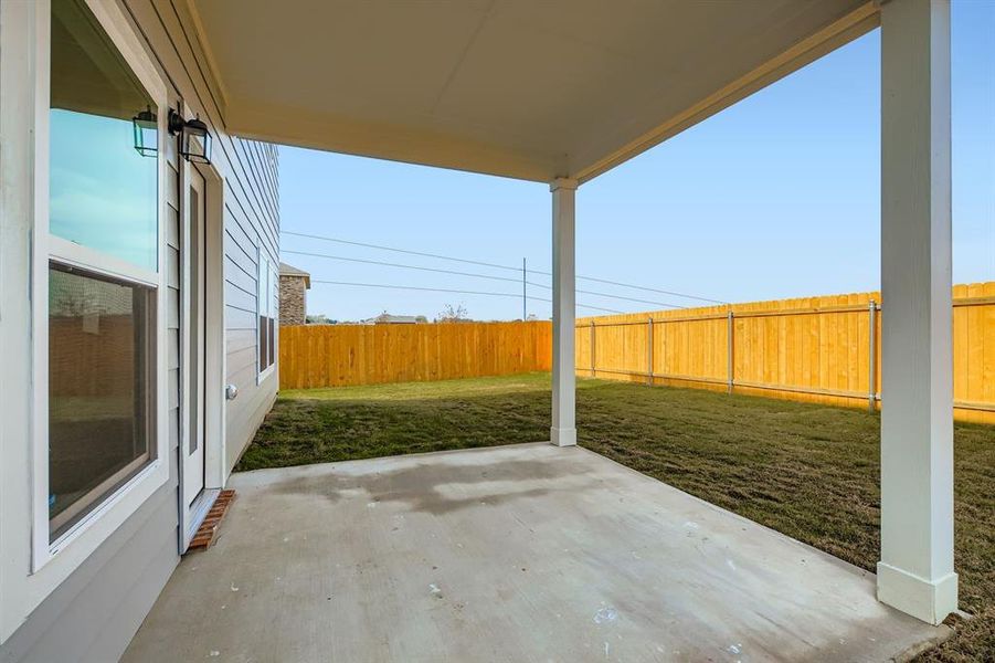 Exterior details and patio area of a home in Sperling Farms, Ferris (Image 4).