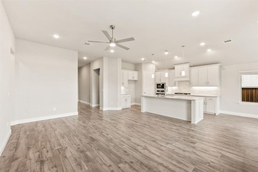 Spacious, unfurnished interior of a new home in Creekview Meadows, Pilot Point (Image 18).