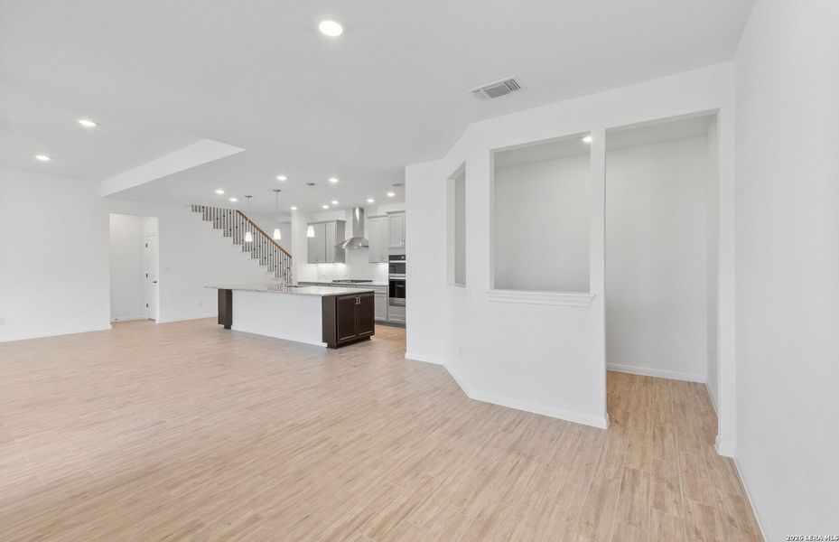 Spacious, unfurnished interior of a new home in Davis Ranch, San Antonio (Image 34).