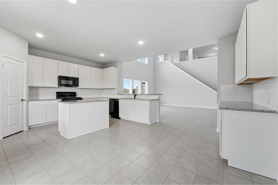 Furnished interior view inside a new home in Saddlebrook Estates, Waxahachie (Image 10).