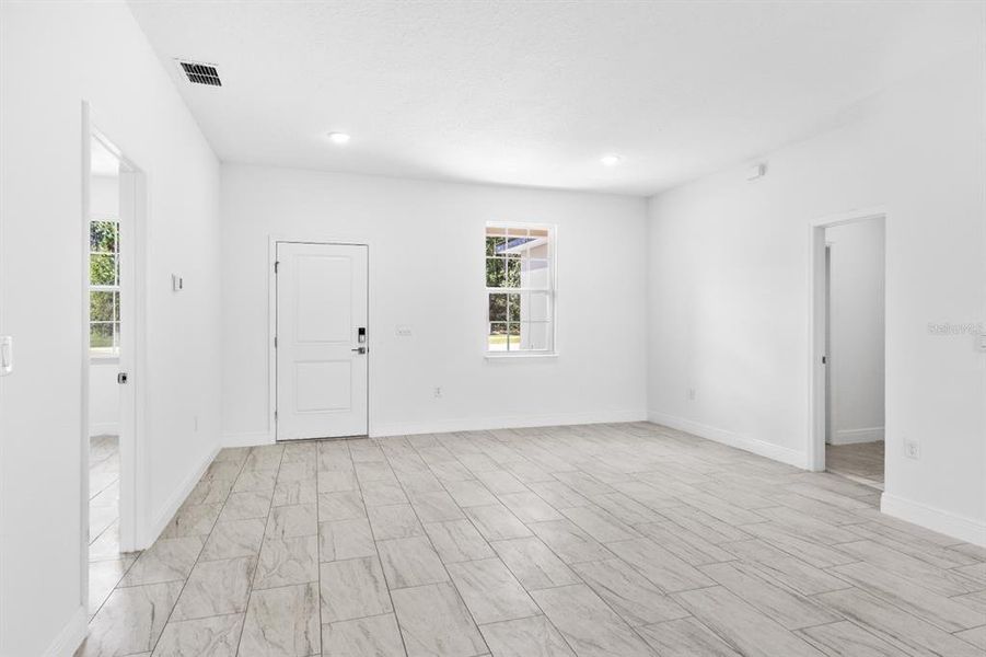 Spacious, unfurnished interior of a new home in , Citrus Springs (Image 58).