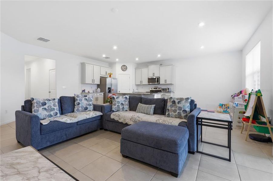 Furnished interior view inside a new home in Grandview Gardens, Deland (Image 9).