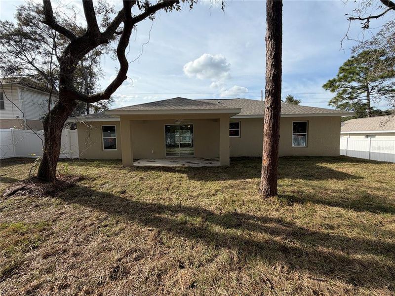 Exterior details and patio area of a home in , Citrus Springs (Image 16).