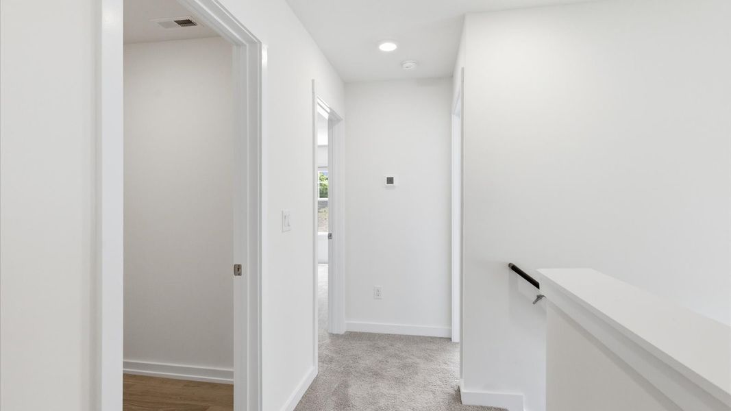 Spacious, unfurnished interior of a new home in Oak Hill, Vonore (Image 25).