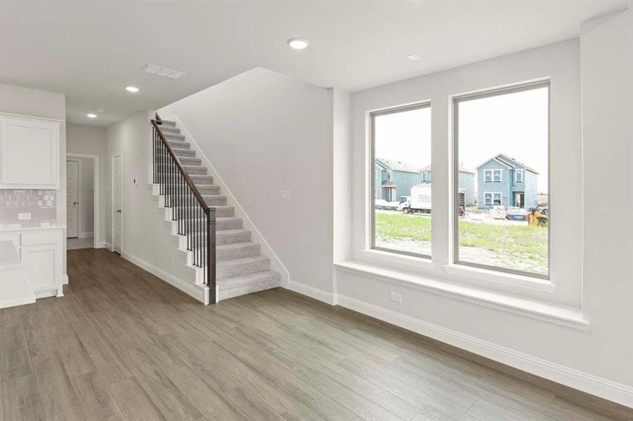 08-475-shady-square-lavon-tx-living-room-stairs