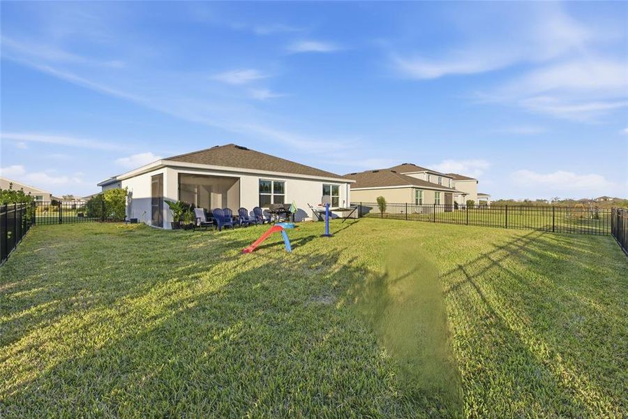Exterior details and patio area of a home in , Bradenton (Image 39).