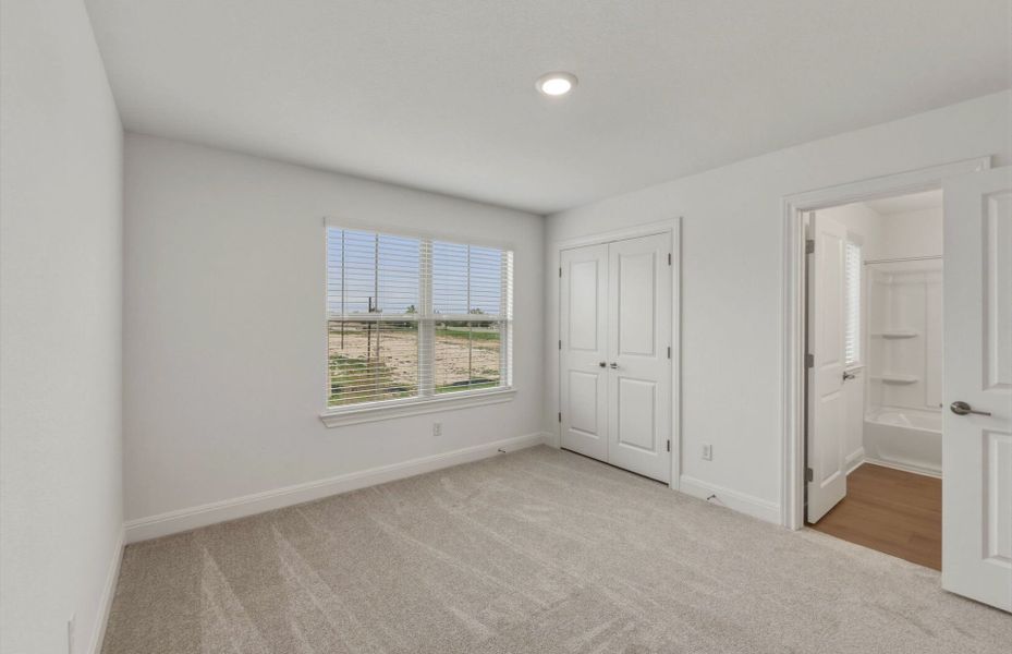 Spacious, unfurnished interior of a new home in Saddleback at Santa Rita Ranch, Liberty Hill (Image 45).