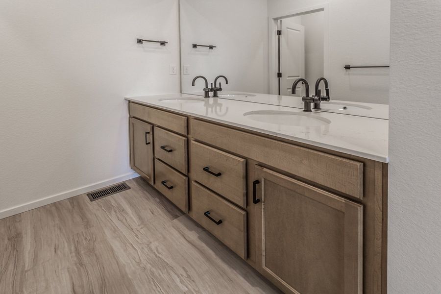 Representative interior finishes for a home built from the Morrison by Hartford Homes in Trailside, Timnath (Image 18).