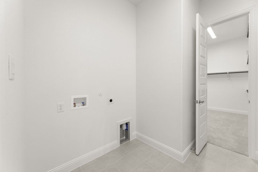 Spacious, unfurnished interior of a new home in Nelson Lake Estates, Rockwall (Image 25).