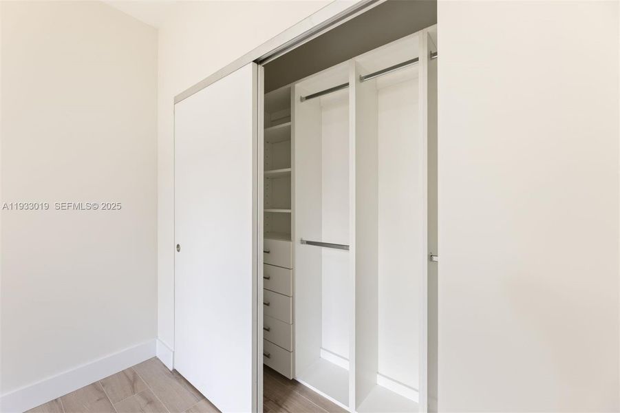 Spacious, unfurnished interior of a new home in , Miami (Image 42).