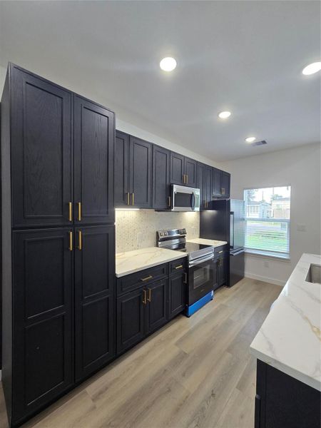 Large Kitchen Large Kitchen