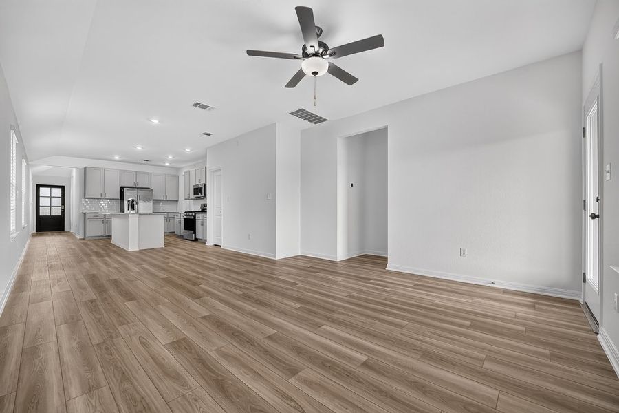 Spacious, unfurnished interior of a new home in Sunfield, Buda (Image 12). Spacious, unfurnished interior of a new home in Sunfield, Buda (Image 12).